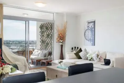 Image de Boutique and spacious apartment with stunning views in central Cbd