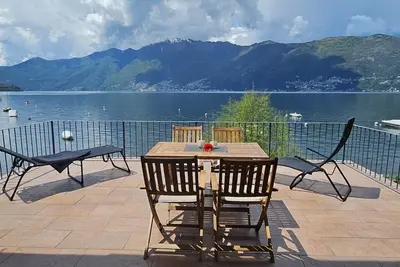 Image de Vacation apartment with large panoramic terrace and direct lake access