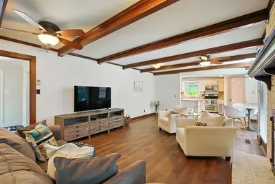 Midtown 3br With Fenced Yard