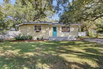Image de Cozy Cottage 2 miles from the Beach! Minutes to Gulfport, Pass, Bay St. Louis!