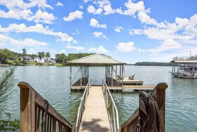 Image de Your Lakefront Vacation Awaits, Cumming, Georgia