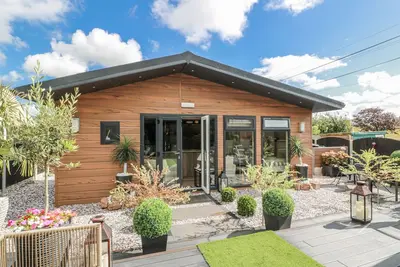 Image de Cabin At The Brig, romantic, with a garden in Annan