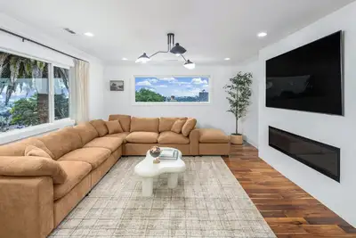Image de Modern luxury retreat in the hills w/ stunning views! Minutes to the Oakland Zoo