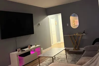 Image de 2 Bedroom and 1. 5 Bathroom in a Townhouse for a \nComfortable Stay