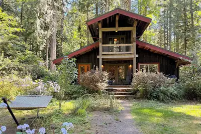 Image de Sandy River Baumhaus-3 Bedroom, Hot Tub Overlooking the River