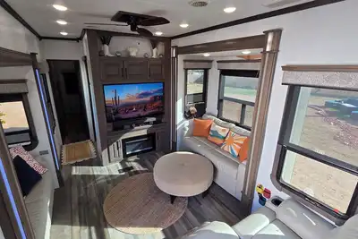 Image de Luxury Glamping Oasis: Farm Animals, Free Eggs & Mountain Views