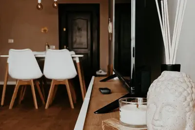 Image de S t r e h ë z a: Cozy sunlit 1-bedroom oasis with Tirana views