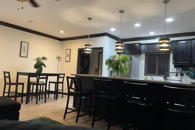 Image de Secluded Contemporary 2br 2ba Suite