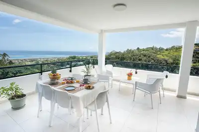 Image de Grand Appartement de Standing avec Vue Mer et Piscine à 2 minutes de l’Aéroport