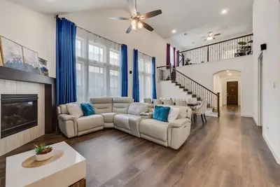 Image de Beautiful home in a resort-style community perfect for traveling professionals