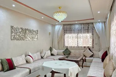 Image de A house close to the airport and the big stadium.