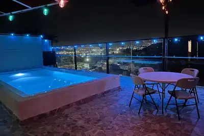 Image de New home with heated pool. Completely private, only for you to enjoy! !