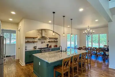 Image de New! Secluded Farmhouse 14ppl