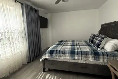 Image de Beautiful 4-bedroom house with 4 beds in a pleasant South Tulsa neighborhood.