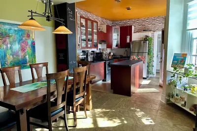 Image de Stylish, cozy Plateau condo - Long stay friendly, Wfh Dream