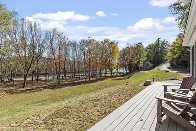 Image de Enjoy private and pristine access to the Pemigewasset River from The River View…