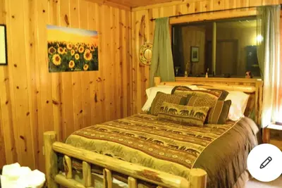 Image de Cozy 2-bedroom cabin in peaceful Tahoma