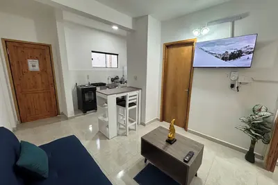 Image de Modern apartment in excellent location, close to shopping malls and stores.