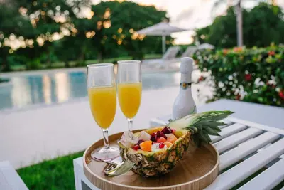 Image de Aqua Golden Wave! Poolfront Corner 2br @ Cana Rock