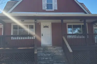 Image de Peaceful 3-bedroom lodge that sleeps up to 10 on a private lake.