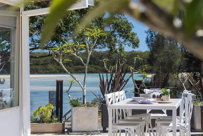 Image de The Inlet - Relax in this beautiful home on the tranquil Narrawallee Inlet