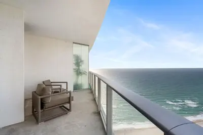 Image de Luxury Corner Penthouse with Ocean and City Views