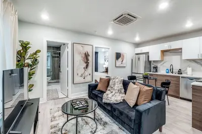 Image de Free Gated Parking l Apartment in Old East Dallas