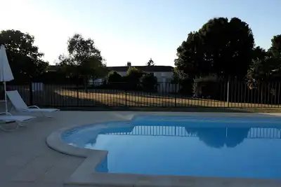 Image de Chambre d’hôtes « Chambre Hergé » avec piscine partagée, terrasse et Wi-Fi