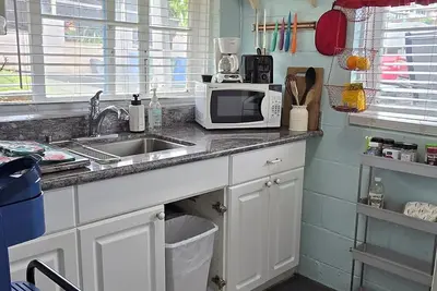 Image de Breezy cool, cozy, & quiet, furn 1 bedroom, top of upscale Kaimuki. Ocean view,