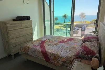 Image de Bright Beachside Apartment in the Heart of Sandringham – Water Views