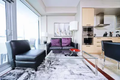 Image de RivetStays | The York Club Suite – 1 Bedroom Condo