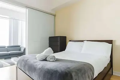 Image de RivetStays | The York Business Suite – 1 Bedroom Condo