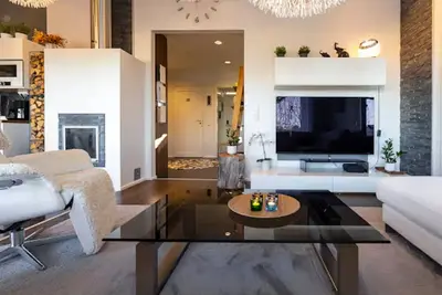 Image de Beautiful house in a rural landscape near the city center