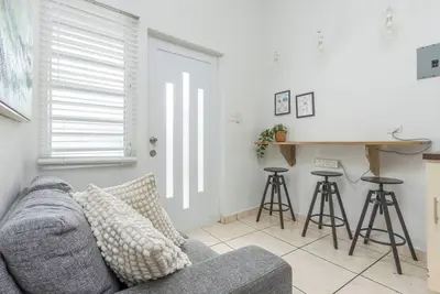 Beautiful 2 Bedroom in Miramar!