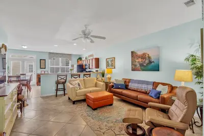 Image de ✨ Spacious 3br Retreat Minutes from Old Town Bluffton – Walk, Bike, or Drive! ✨