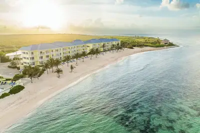 Image de Castaways Cove Beachfront Two Bedroom Condo Two Bathroom Condo