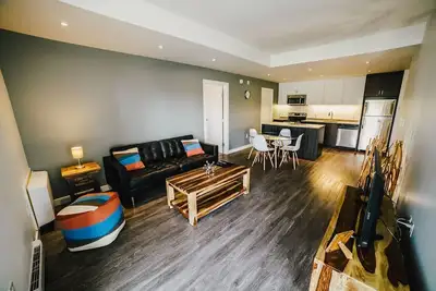 Image de The Spot  Pet Friendly Furnished 3 Bedrooms Rental in Winnipeg 116