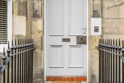 Image de Main Door Private Entrance Apartment