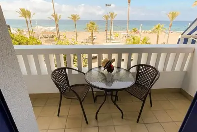Image de Arrecife. Facing the sea.