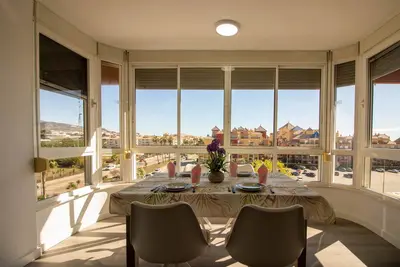 Image de Lagoon 967. A room with sea view