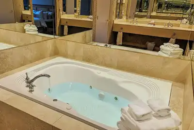 Image de Horseshoe Valley Retreat: Ski, Jacuzzi, Spa, Indoor/outdoor Pools, Sauna & Gym