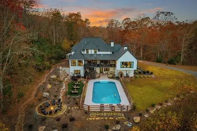 Image de Dahlonega Golden Pool, Fire Pit & Guest House