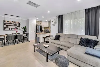 Image de Mono Haus Sleek Doubleview Escape near Beach and Cbd