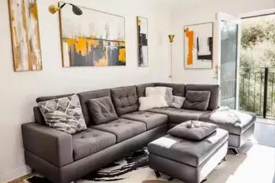 Image de Beautiful Spacious Family Friendly Downtown Apartment