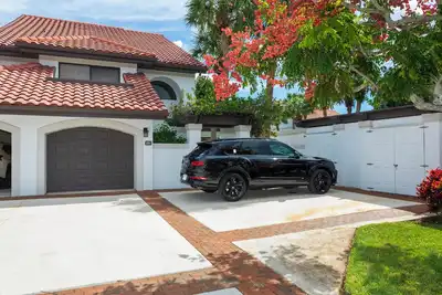 Image de 3-bedroom Jupiter condo in gated community