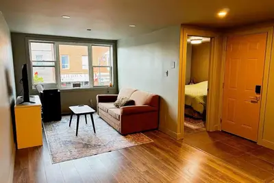 Image de Beamsville 1 Bedroom Suite - Centrally Located. Modern Rustic theme. Top Floor.