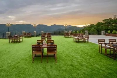 Image de 3-bedroom apartment in tranquil Dharampur with cool Ac breeze in floor 3