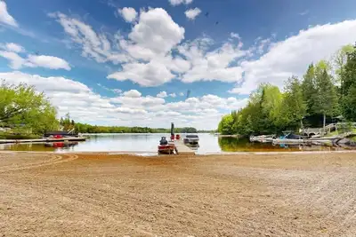 Image de 4 season Family Friendly Beach Cottage in the Bay