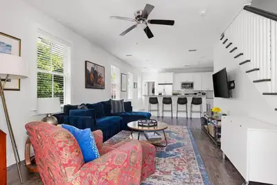 Image de Lowcountry Charm | 4br Spring St. Home w/ Parking