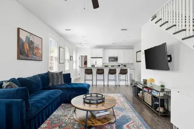 Image de 8br-Spring Street Retreat ~ 2 Full Homes Together